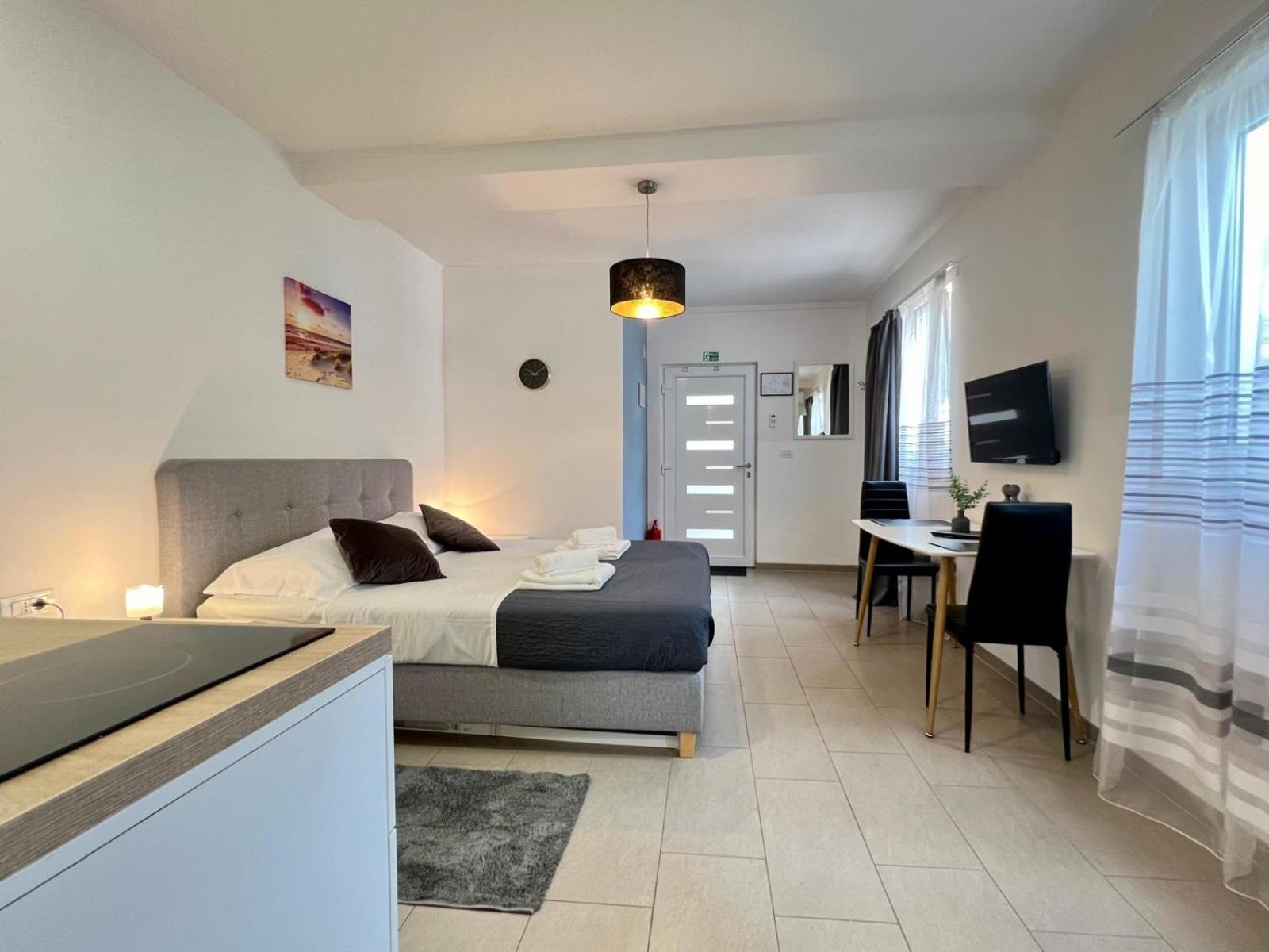 Azzurro Mare Apartment Pula Exterior photo