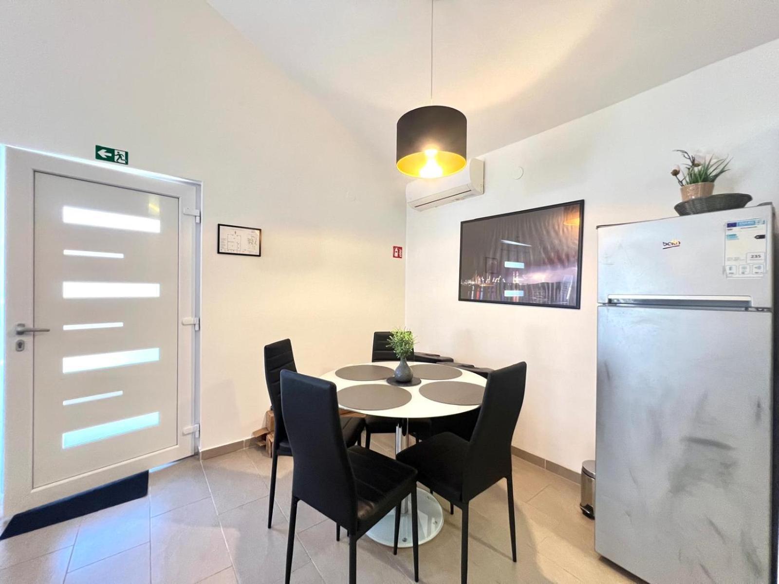 Azzurro Mare Apartment Pula Exterior photo