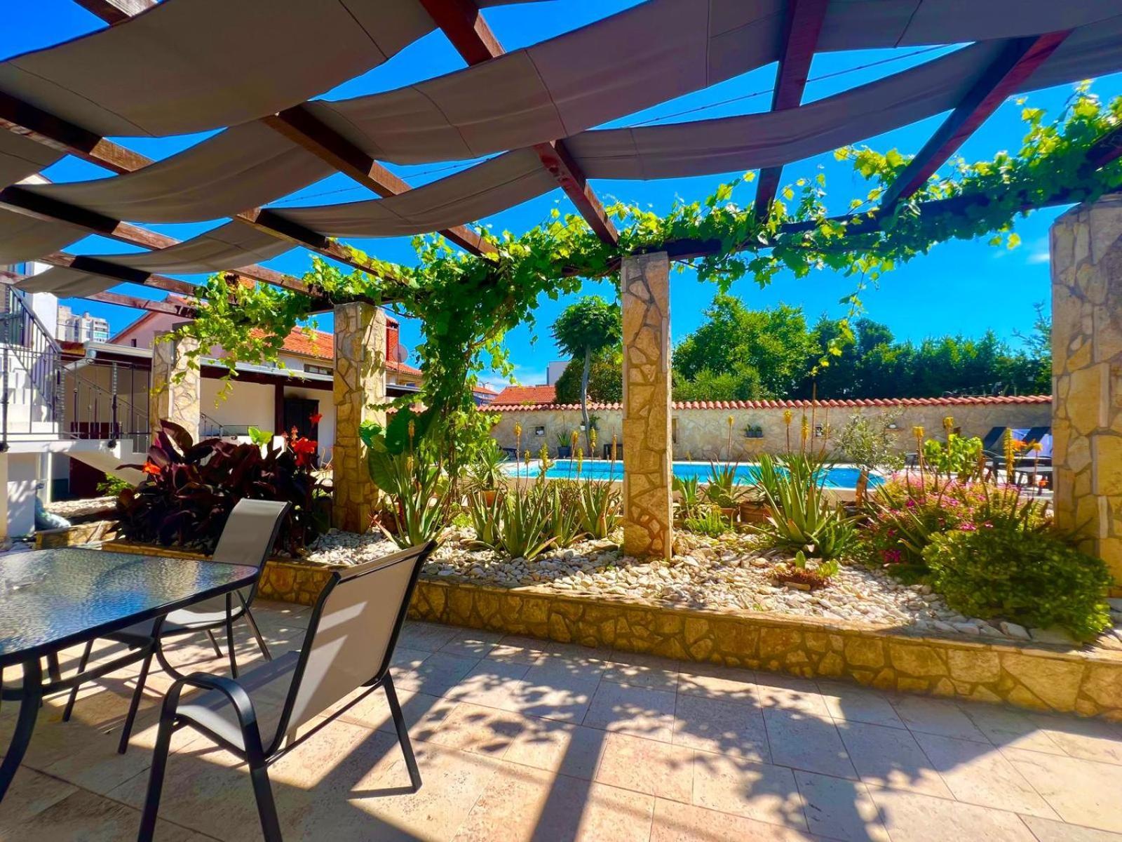 Azzurro Mare Apartment Pula Exterior photo