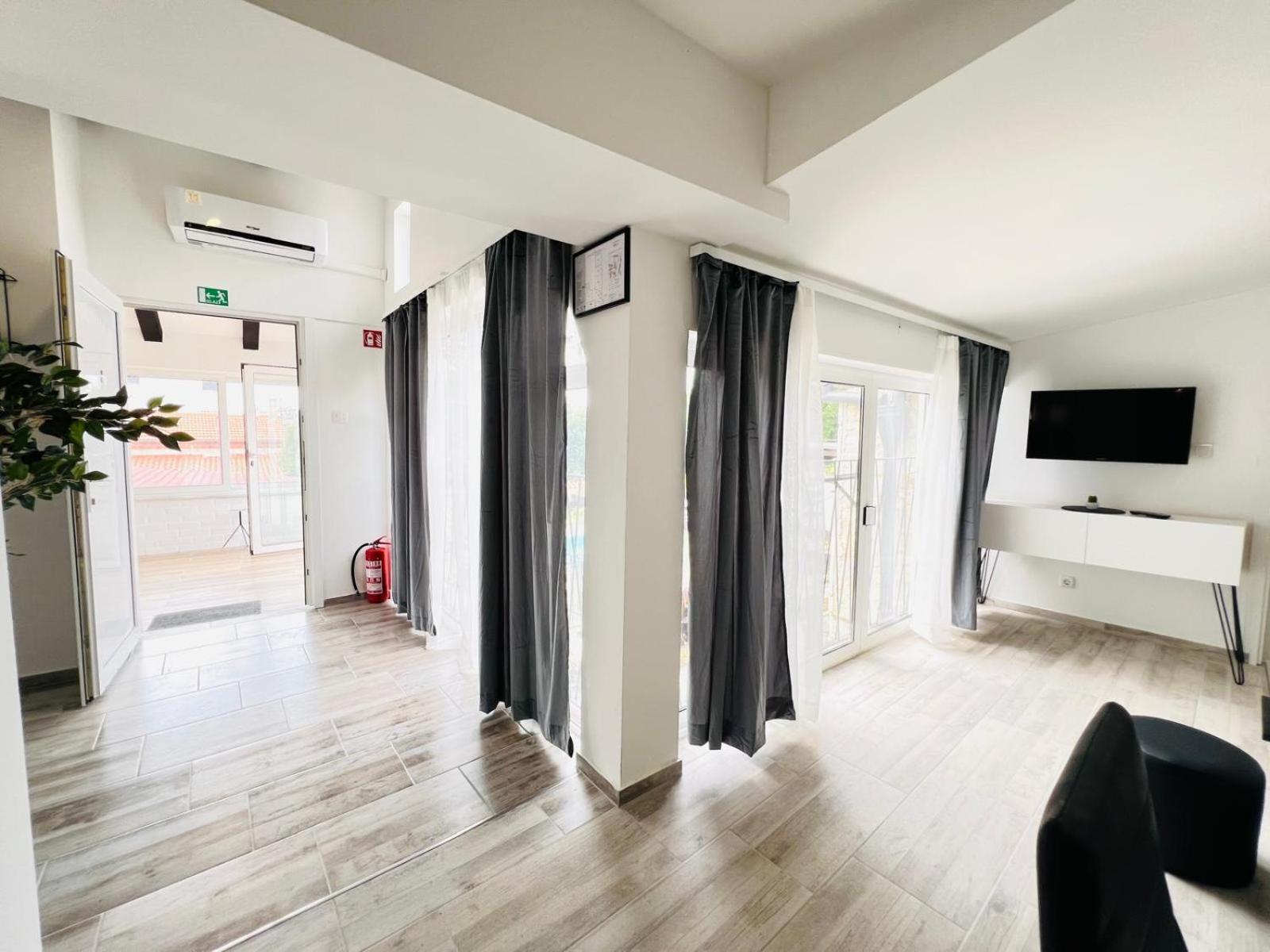 Azzurro Mare Apartment Pula Exterior photo